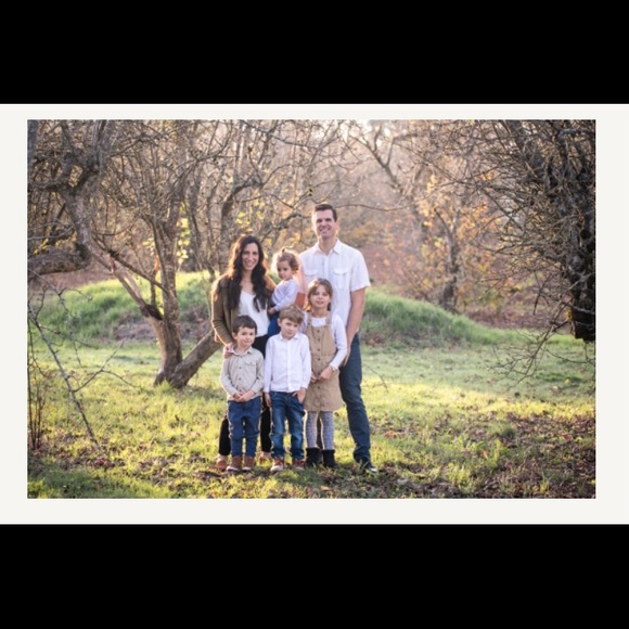 Meet your Posher, Stephanie - Picture 3 of 5